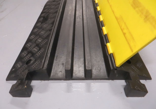 Rubber Lidded Hose/Pipe/Cable ramp