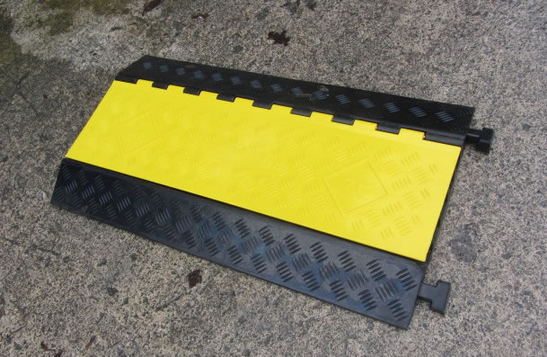 Rubber Lidded Hose/Pipe/Cable ramp